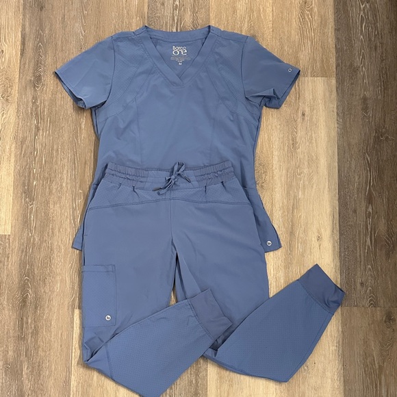 Barco One Scrub Set - Picture 1 of 7
